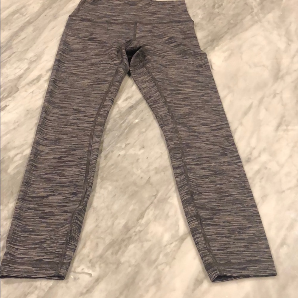 Lululemon High Times 7/8 Striped Black/Grey Sz. 4